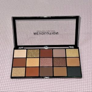 Makeup Revolution velvet rose palette